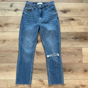 NWOT Abercrombie & Fitch 90’s Slim Straight Ultra High Rise Raw Hem